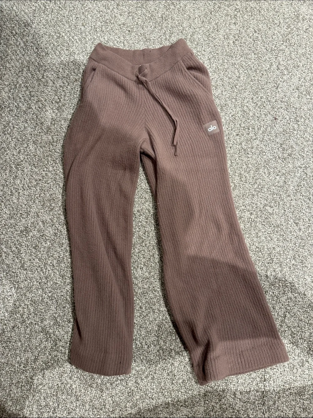 ALO Yoga Ribbed Jogger Pants in Brown